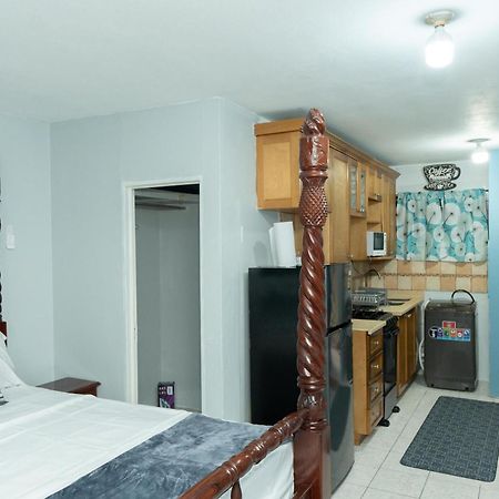 Finest Accommodation Oxford Manor One Bedroom Apt # 27 Kingston Dış mekan fotoğraf