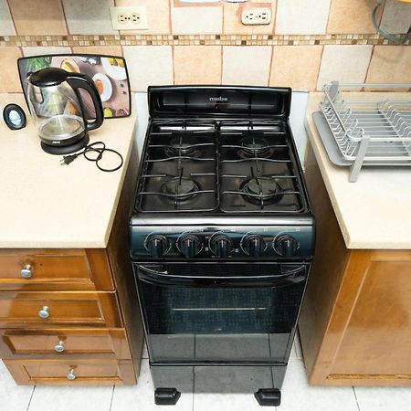 Finest Accommodation Oxford Manor One Bedroom Apt # 27 Kingston Dış mekan fotoğraf