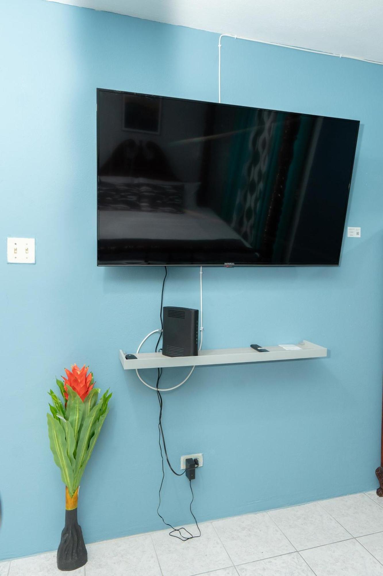 Finest Accommodation Oxford Manor One Bedroom Apt # 27 Kingston Dış mekan fotoğraf