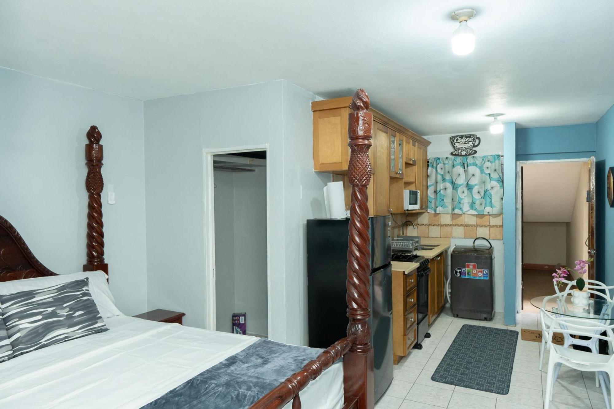 Finest Accommodation Oxford Manor One Bedroom Apt # 27 Kingston Dış mekan fotoğraf