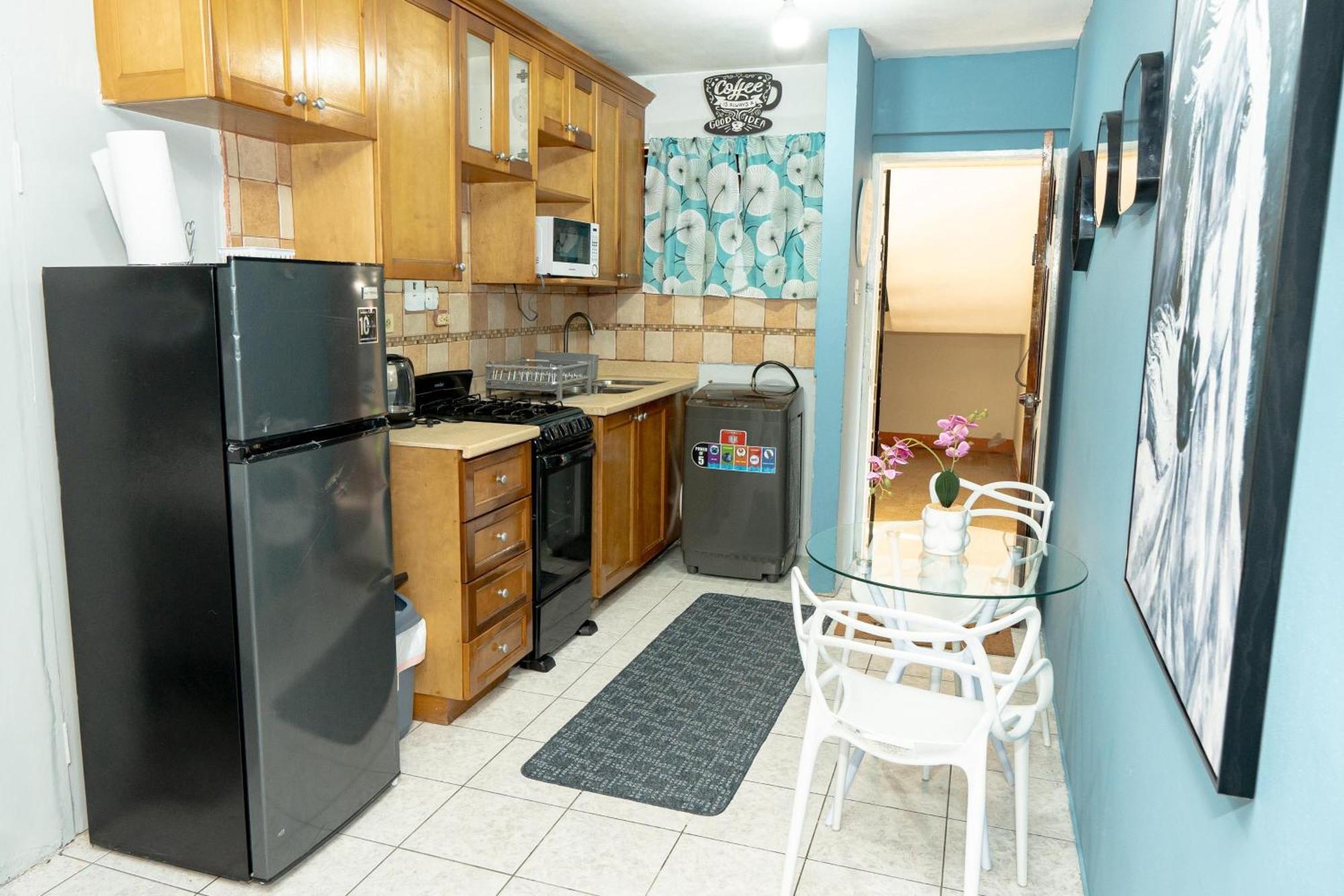 Finest Accommodation Oxford Manor One Bedroom Apt # 27 Kingston Dış mekan fotoğraf