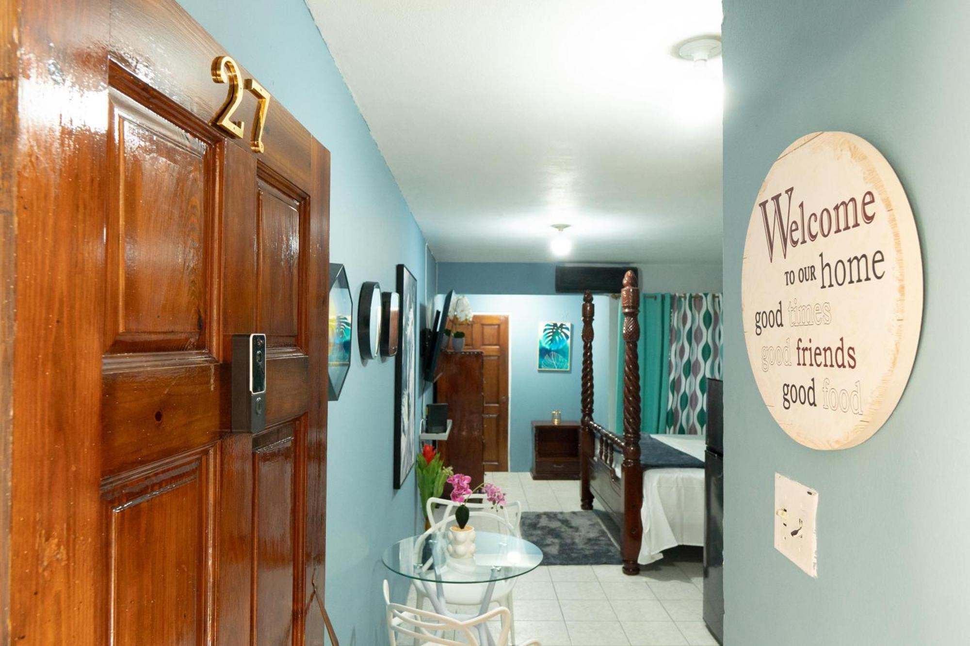Finest Accommodation Oxford Manor One Bedroom Apt # 27 Kingston Dış mekan fotoğraf