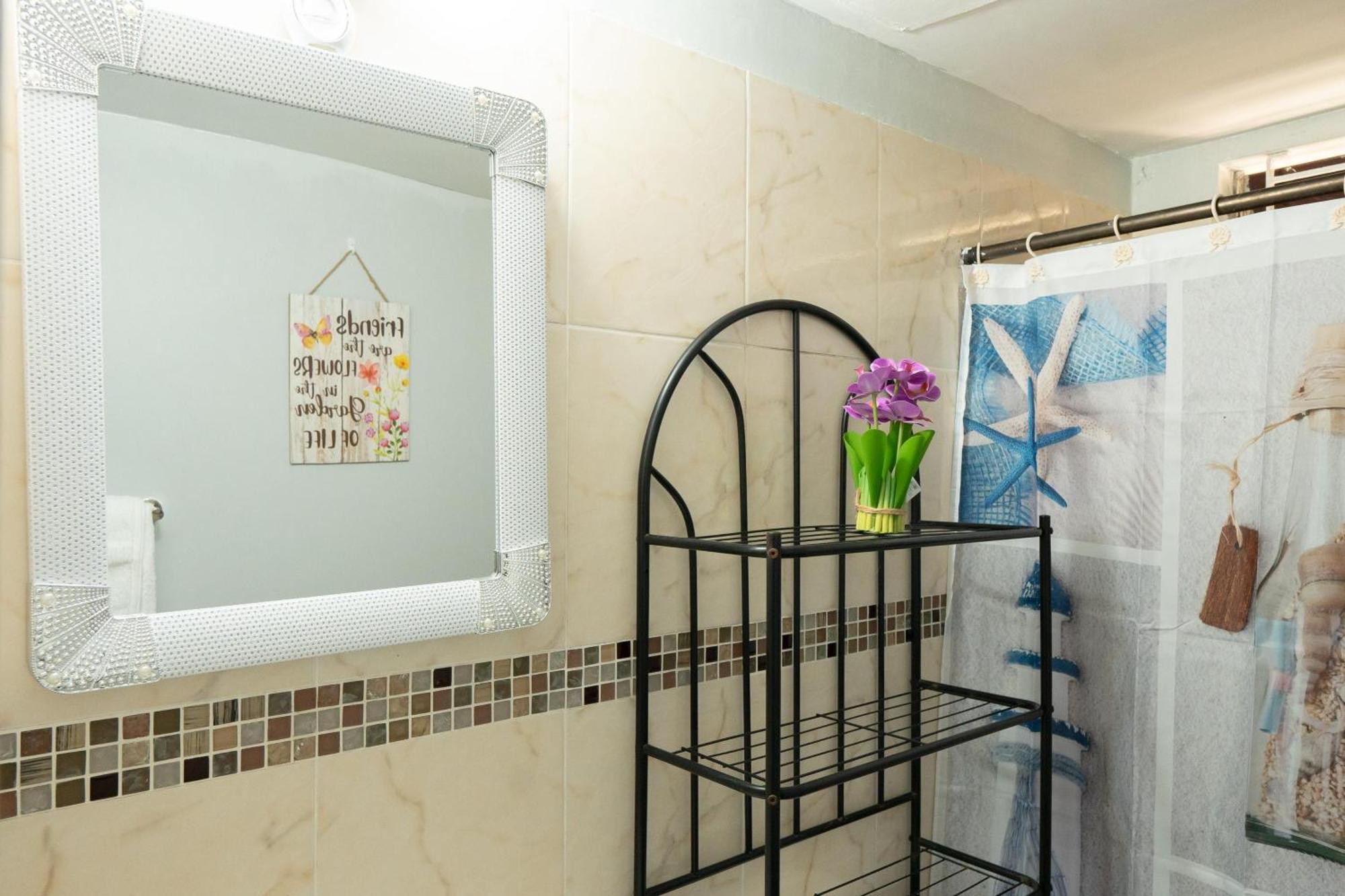 Finest Accommodation Oxford Manor One Bedroom Apt # 27 Kingston Dış mekan fotoğraf