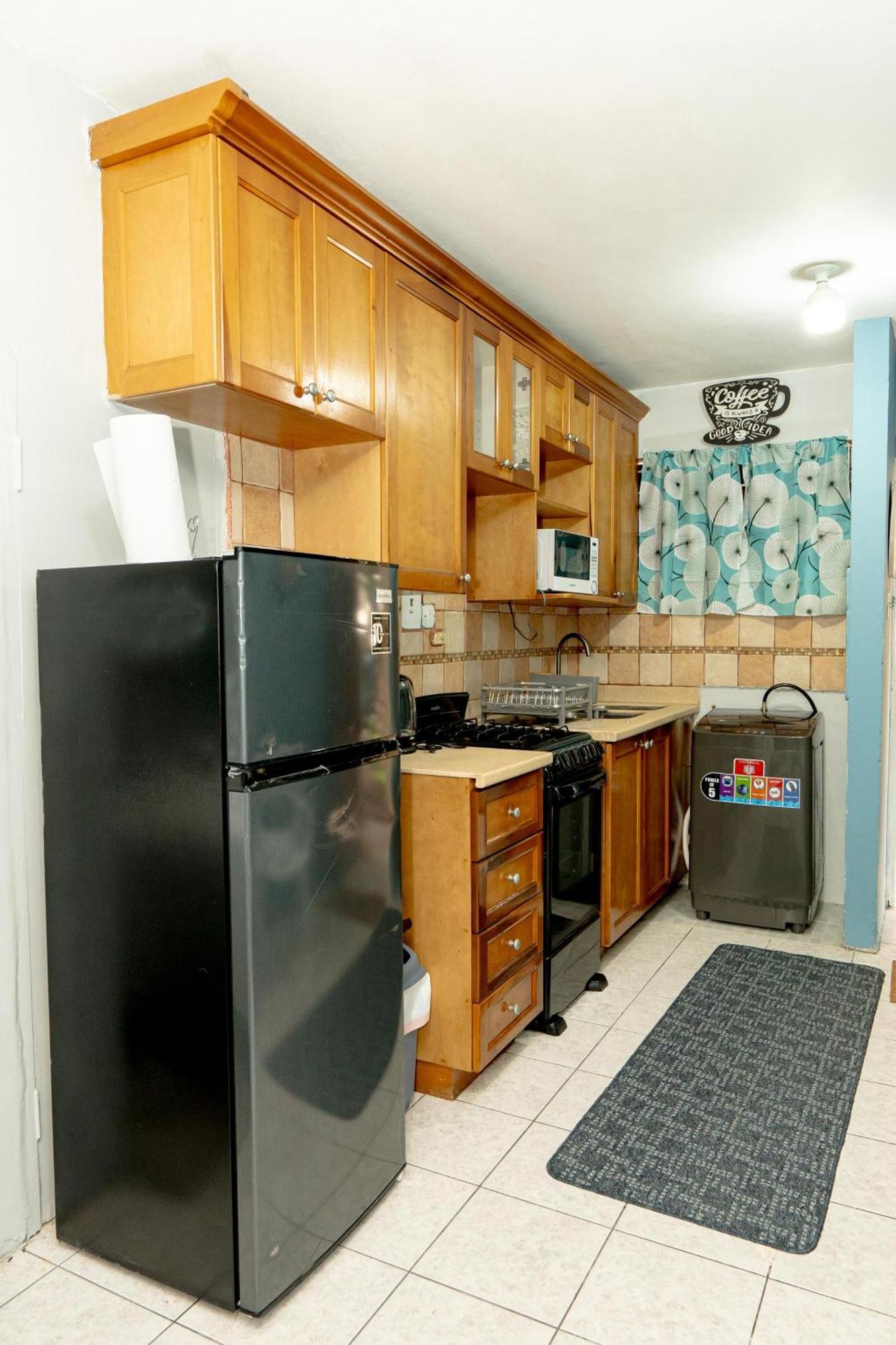 Finest Accommodation Oxford Manor One Bedroom Apt # 27 Kingston Dış mekan fotoğraf